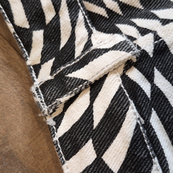 RSQ Black & Ivory Checkered Swirl Denim Mini Skirt, XS - Picture 16 of 16